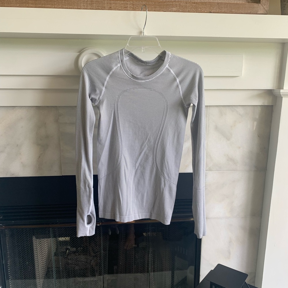 Lulu Lemon Long Sleeve Size 4